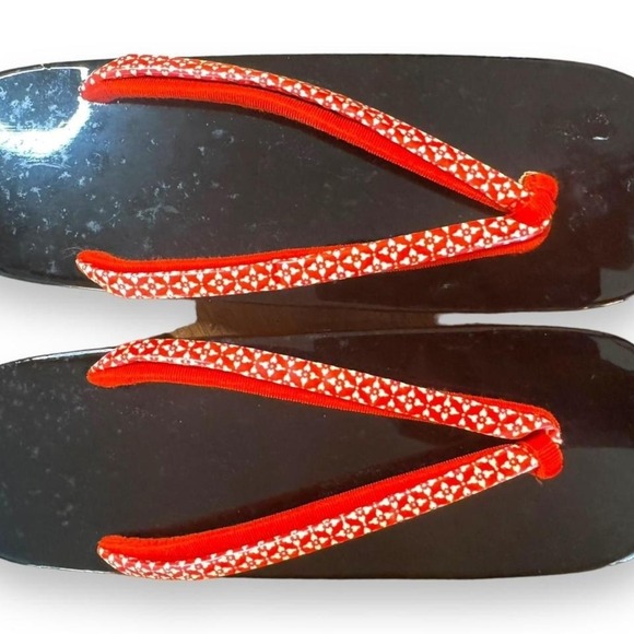 Black and red Japanese women's Kona get sandals 9.5" x 3.5" - Picture 5 of 8